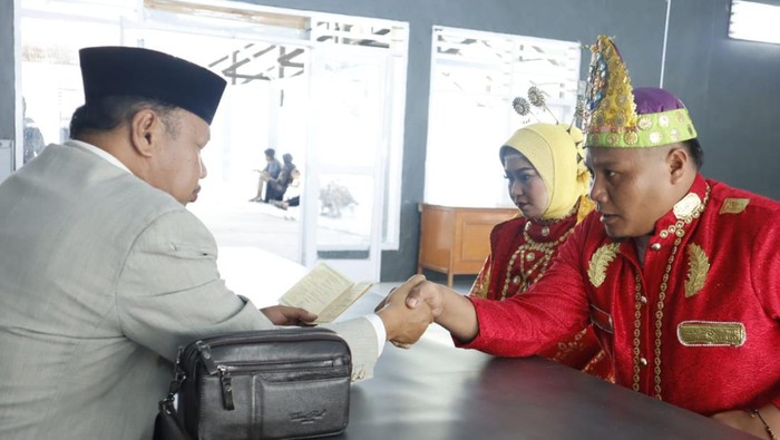 Isfandi Polapa (40), menikahi pujaan hatinya di dalam Lapas Kelas IIA Gorontalo.