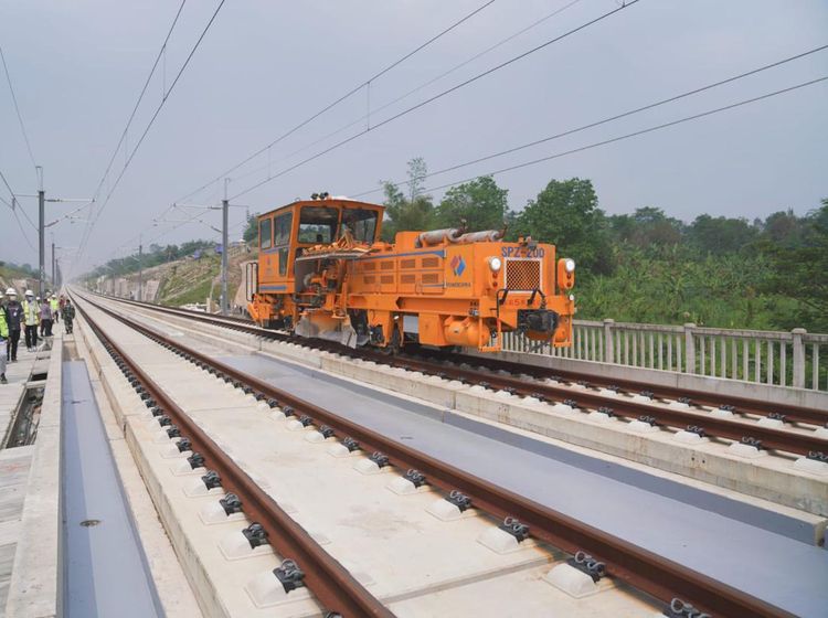 Jalur dan Kabel Listrik Kereta Cepat Dicek Terus Jelang Operasi