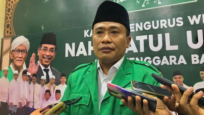 Kepala Kantor Wilayah (Kakanwil) Kementerian Agama NTB Zamroni Aziz di kantor PWNU, Selasa malam (30/5/2023).