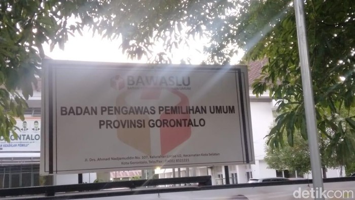 Kantor Badan Pengawas Pemilihan Umum (Bawaslu) Provinsi Gorontalo.