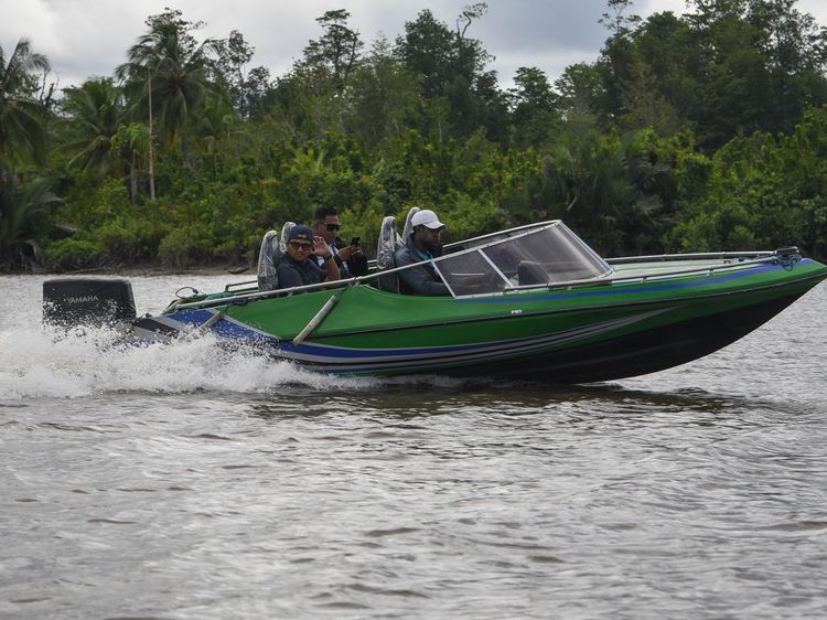 Kapal Pengangkut Ini Jadi Trasportasi Satu-satunya ke Agats Asmat