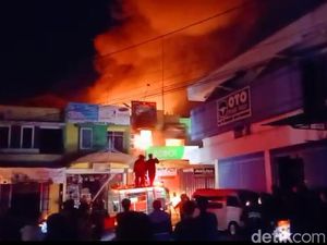 Tiga Ruko di Kota Probolinggo Terbakar, 3 Unit Mobil Damkar Diterjunkan