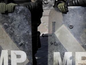 Konflik Mengintai di Kosovo Usai Bentrokan Misi NATO-Etnis Serbia