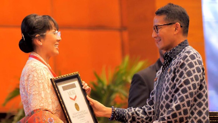Konsisten Dukung Pentas Seni dan Budaya Indonesia Pecahkan Rekor MURI Konsisten Dukung Pentas Seni dan Budaya Indonesia Pecahkan Rekor MURI