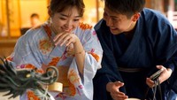 Livy Renata dan YouTuber Tomohiro Yamashita belakangan terlihat dekat. Keduanya kenalan saat Livy tinggal di Jepang untuk belajar bahasa. Foto: Instagram/YouTube Livy Renata & Tomohiro Yamashita