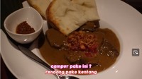 Tomohiro memasan rendang lidah sapi yang tampilannya tampak lezat. Sayangnya, Livy tak menyukai rendang lidah itu. Foto: Instagram/YouTube Livy Renata & Tomohiro Yamashita