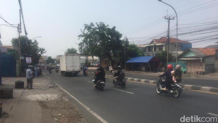 Lokasi ibu dan anak jadi korban tabrak lari truk di Bekasi.