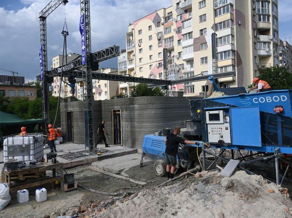 Melihat Proyek Sekolah Ukraina Dibangun dengan Mesin Cetak 3D