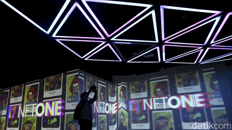 Pameran bertajuk Non-Fungible Token (NFT) digital art digelar di NFTone Gallery, Jakarta, yang menampilan 2.000 karya. Penasaran?