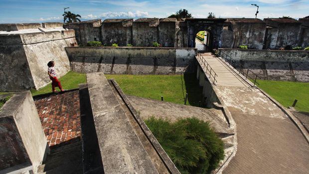 This aerial photo shows the Fort Marlborough, built between 1713-1719 by the British East India Company, in Bengkulu on May 2, 2021. (Photo by ADEK BERRY / AFP) (Photo by ADEK BERRY/AFP via Getty Images)