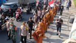 Momen Biksu Thudong Akhirnya Sampai Magelang
