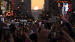 Para Pemburu Cahaya Emas Manhattanhenge di New York