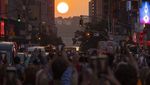 Para Pemburu Cahaya Emas Manhattanhenge di New York