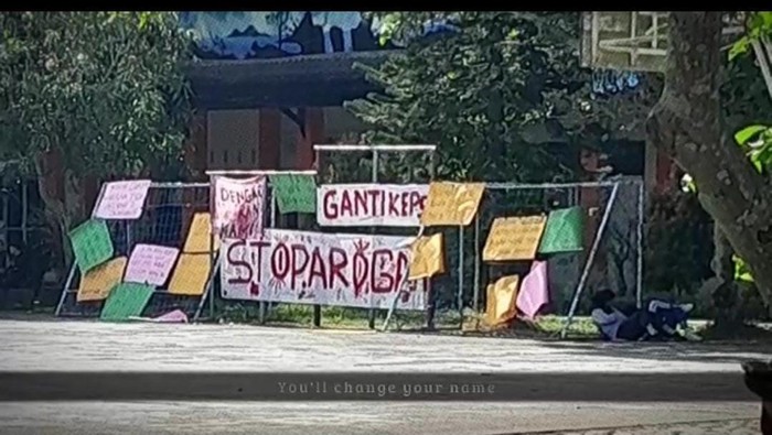 Para siswa SMA 1 Prateng demo minta kepsek Mundur, Rabu (31/5/2023). Foto: istimewa. Para siswa SMA 1 Prateng demo minta kepsek Mundur, Rabu (31/5/2023). Foto: istimewa.
