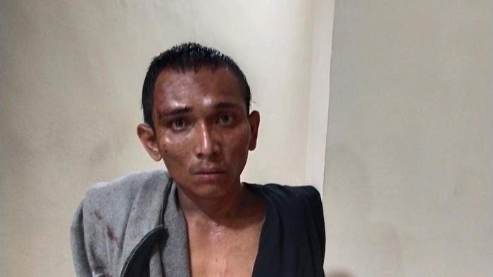 Pelaku penggelapan sepeda motor ditangkap Polsek Medan Baru. (Foto: Istimewa)