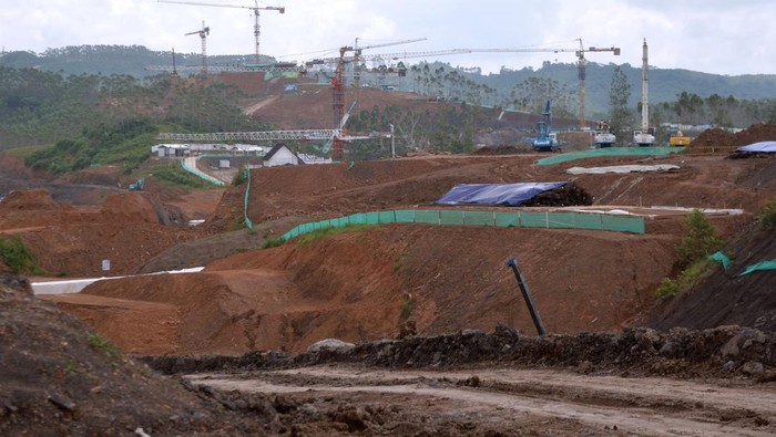 Suasana proyek pembangunan di Kawasan Inti Pusat Pemerintahan (KIPP) Ibu Kota Negara (IKN) Nusantara, Kabupaten Penajam Paser Utara, Kalimantan Timur, Selasa (30/5/2023). Progres pembangunan IKN Nusantara secara keseluruhan hingga saat ini telah mencapai 29,45 persen. ANTARA FOTO/Fikri Yusuf/hp.