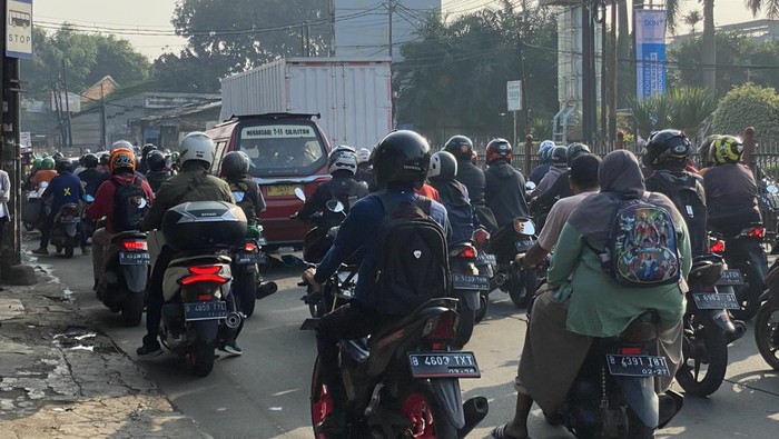 Penampakan macet di Kramat Jati, Jaktim