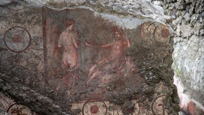 Penemuan Arkeologi Baru Regio IX Dalam Proyek Besar di Pompeii Arkeologi Baru Regio IX dalam proyek besar di Pompeii, Italia ditemukan. Penemuan tersebut berupa dua bilik lukisan yang mempunyai pemandangan dari mitos berbeda.