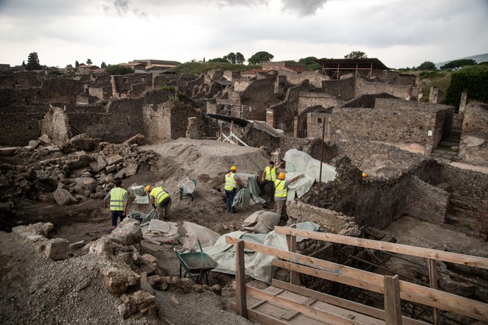 Arkeologi Baru Regio IX dalam proyek besar di Pompeii, Italia ditemukan. Penemuan tersebut berupa dua bilik lukisan yang mempunyai pemandangan dari mitos berbeda.