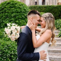 Lautaro Martinez baru saja mempersunting pujaan hatinya, Agustina Gandolfo. Di tengah persiapan jelang final Liga Champions, pemain Argentina tersebut menggelar pernikahan mewah di Italia.Foto: Instagram