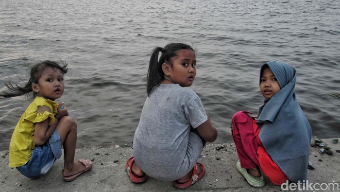 Pesisir Jakarta Butuh Ruang Terbuka Hijau Untuk Anak Ruang terbuka hijau di kawasan pesisir Jakarta Utara khususnya Cilincing sangat terbatas. Anak-anak pun membutuhkan ruang bermain.