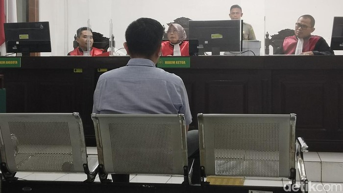 PNS MA, Nurmanto Akmal saat membacakan nota pembelaan di kasus suap Hakim Agung di PN Tipikor Bandung, Rabu (31/5/2023).