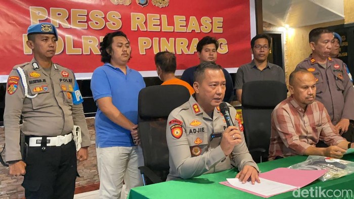 Polisi merilis penangkapan guru SD di Pinrang yang menjadi tersangka kasus pencabulan terhadap 12 muridnya.