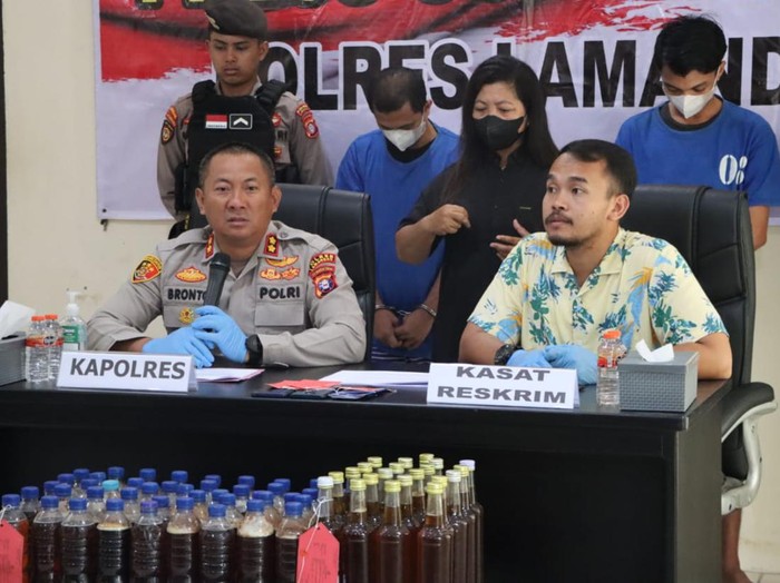 Polisi tangkap dua pelaku penipuan madu palsu di Lamandau, Kalteng.