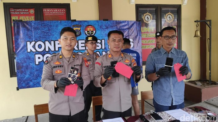 Polsek Sewon, Bantul, jumpa pers kasus pemerasan yang dilakukan pria bermodus mengaku-ngaku sebagai polisi, Rabu (31/5/2023).