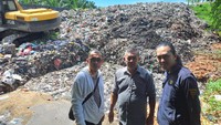 Daging kerbau impor ilegal sebanyak 40,120 ton sengaja dimusnahkan Bea Cukai Bengkalis karena tidak dilengkapi dokumen kepabeanan sah.  