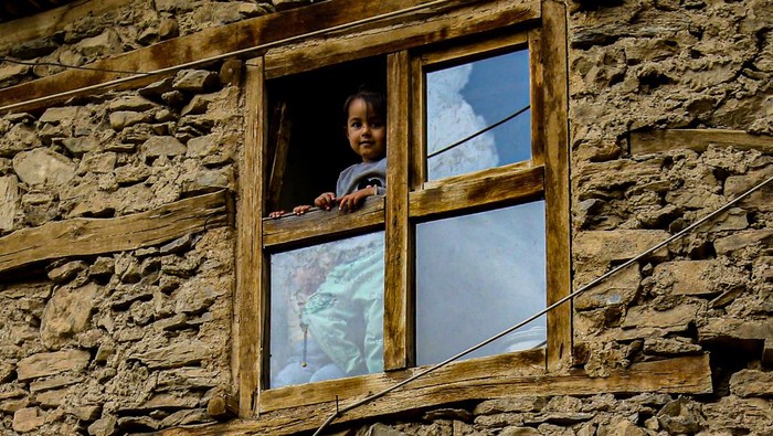 Potret Desa Batu di Turki yang Berusia 300 Tahun BITLIS, TURKIYE - MAY 27: A view of about 300-year-old stone houses during spring season at Koclu village on the slopes of deep valleys in Hizan district of Bitlis, Turkiye on May 27, 2023. Stone houses are attracting attention from photographers, travelers and tourists. (Photo by Hakan Sari/Anadolu Agency via Getty Images)