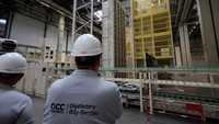 Pengembangan oleh Automotive Cells Company, perusahaan patungan antara Stellantis, Mercedes dan TotalEnergies, melibatkan total investasi sebesar 2 miliar euro ($2,20 miliar) - dengan pemerintah negara bagian dan lokal Prancis menyediakan hampir setengahnya. Ini menyoroti perlombaan antara pemerintah Eropa untuk menarik pembuat mobil global saat mereka berusaha membawa pasokan komponen kendaraan listrik lebih dekat ke pasar utama mereka.