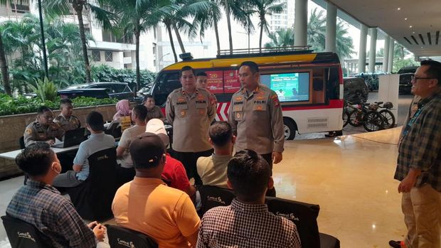 Program 'Halo Polisi' melayani pembuatan SKCK hingga laporan kehilangan di mal Jakarta Barat