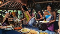 Makan siang di Pulau Macan Besar juga menarik karena menu yang disajikan berasal dari bahan-bahan segar lalu diolah dengan gaya masakan rumahan. (Putu Intan/detikcom)