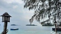 Pulau ini menawarkan pemandangan laut yang asri seperti di luar negeri. Foto: Putu Intan/detikcom