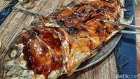 Menu andalannya adalah ikan kue kabar. (Putu Intan/detikcom)