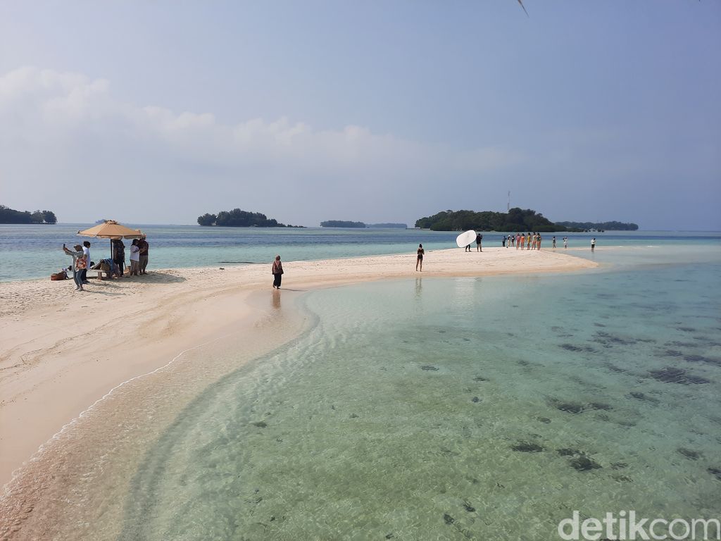Pulau Macan Kecil atau Pulau Macan Gundul
