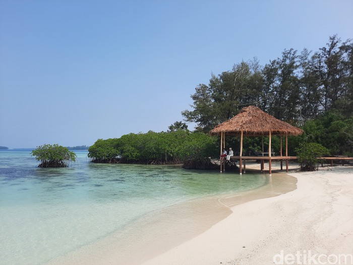 Pulau Macan Kecil atau Pulau Macan Gundul