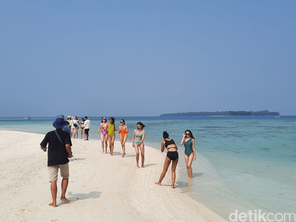 Pulau Macan Kecil atau Pulau Macan Gundul