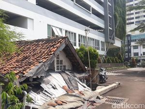 Unik! Rumah Tua di Tanah Abang Terjepit di Tengah Apartemen Mewah