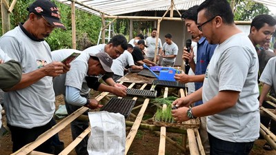 Sekolah Lapang atau Learning Farm untuk Para Petani