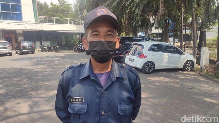 Sekuriti di kompleks ruko Puri Niaga Center, Sukardi yang pertama kali menemukan sesosok mayat yang belakangan diketahui bernama Roffi Teguh Prakhoso.