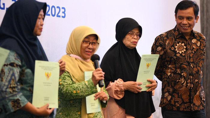 Bank BTN terus berkomitmen memberikan pelayanan yang terbaik pada masyarakat sebagai debitur KPR BTN guna menyelesaikan sertifikat yang menjadi hak debitur.