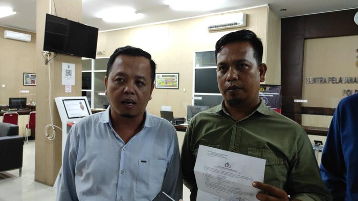 Siddik saat melaporkan Joni ke Polda Sumut. (Foto: Istimewa)