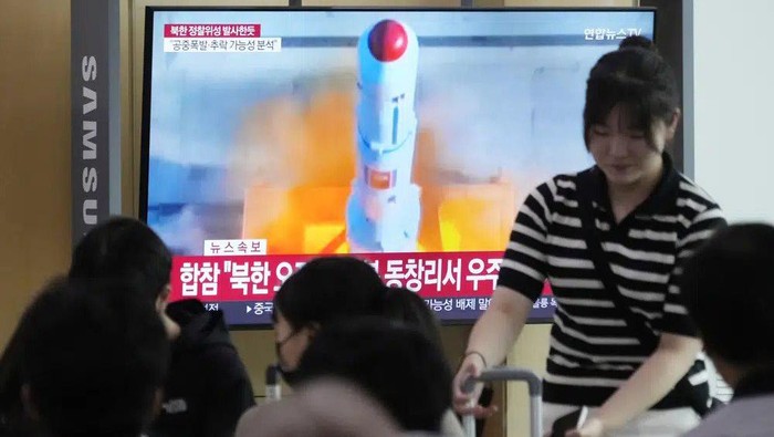 A TV screen shows a file image of North Koreas rocket launch during a news program at the Seoul Railway Station in Seoul, South Korea, Wednesday, May 31, 2023. North Korea launched a purported rocket Wednesday, a day after the country announced a plan to put its first military spy satellite into orbit, South Koreas military said. (AP Photo/Ahn Young-joon)