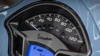 Motor tersebut sebenarnya juga tersedia melalui mesin yang lebih besar, yakni 150cc dengan semburan tenaga 10,78 dk dan torsi 11,26 Nm. Foto: Vespa India.