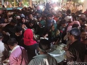 Pecah! Warga Surabaya Makan Bareng Kuliner Gratis di Puncak HJKS ke-730