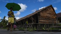 Rumah adat ini menggunakan bahan-bahan alami yang diambil langsung dari alam.