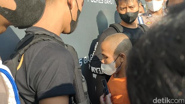 Yadi pembunuh rekan sendiri di pabrik tahu gegara dihina boncel