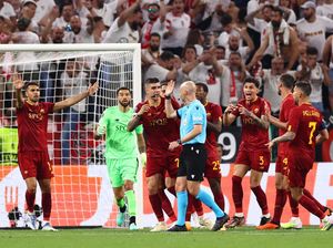 Final Liga Europa: Roma Seharusnya Dapat Penalti dalam Insiden Ini?